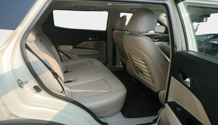 2022 Mahindra XUV300 W8 (O) 1.5 DIESEL, Diesel, Manual, 84,680 km, interior