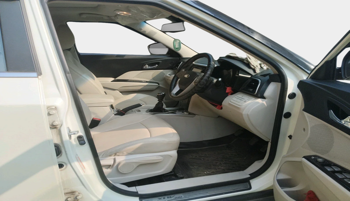 2022 Mahindra XUV300 W8 (O) 1.5 DIESEL, Diesel, Manual, 84,680 km, interior