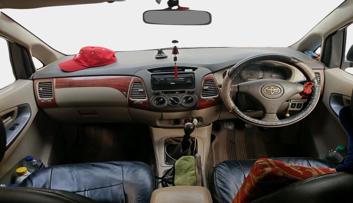 2011 Toyota Innova G1 2.5, Diesel, Manual, 1,39,084 km, interior