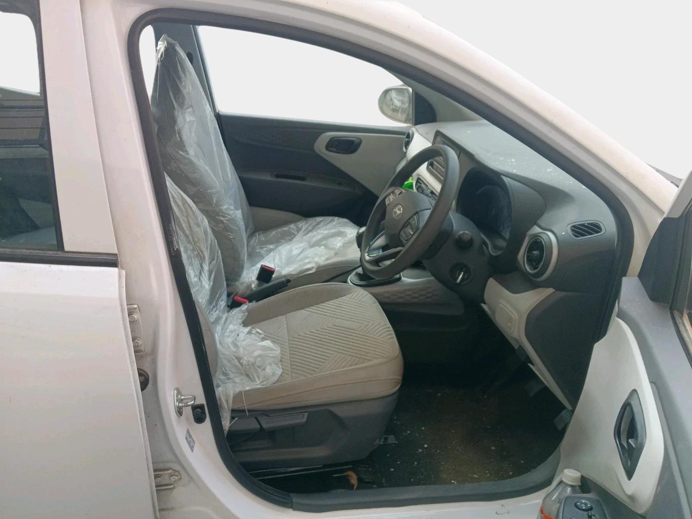 2025 Hyundai GRAND I10 NIOS MAGNA 1.2 KAPPA VTVT, Petrol, Manual, 5,776 km, interior