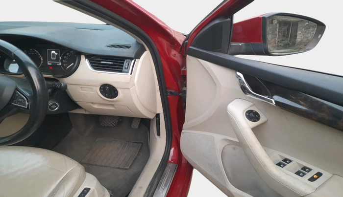 2016 Skoda Octavia STYLE PLUS AT 1.8 TSI, Petrol, Automatic, 53,095 km, interior