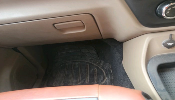 2016 Mahindra TUV300 T6 PLUS, Diesel, Manual, 20,934 km, interior