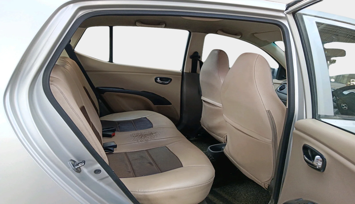 2015 Hyundai i10 SPORTZ 1.1, Petrol, Manual, 1,88,636 km, interior