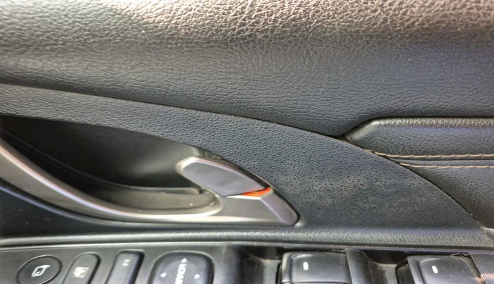 2020 Mahindra XUV500 W11, Diesel, Manual, 68,106 km, interior