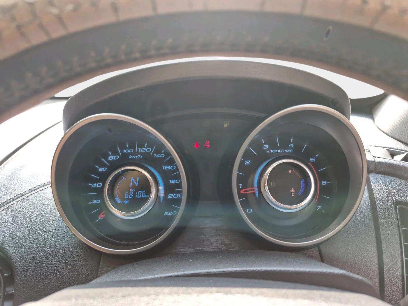 2020 Mahindra XUV500 W11, Diesel, Manual, 68,106 km, interior