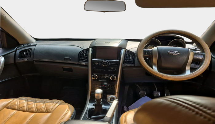 2020 Mahindra XUV500 W11, Diesel, Manual, 68,106 km, interior