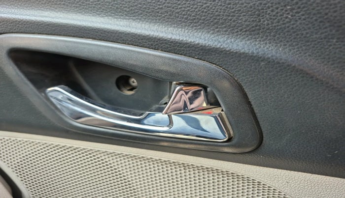 2019 Mahindra XUV300 W8 (O) 1.2 PETROL, Petrol, Manual, 63,590 km, interior