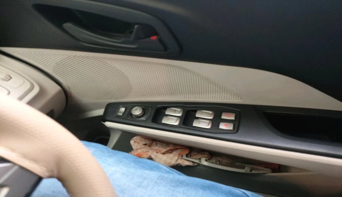 2022 Mahindra XUV300 W6 1.2 PETROL, Petrol, Manual, 27,647 km, interior