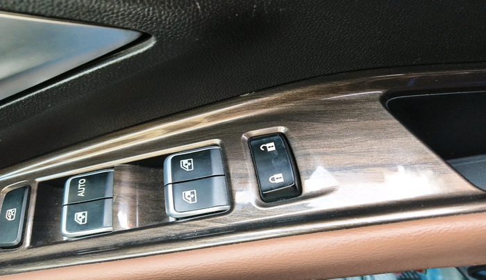 2023 MG HECTOR PLUS SHARP PRO 1.5 PETROL TURBO CVT 7 STR, Petrol, Automatic, 27,372 km, interior