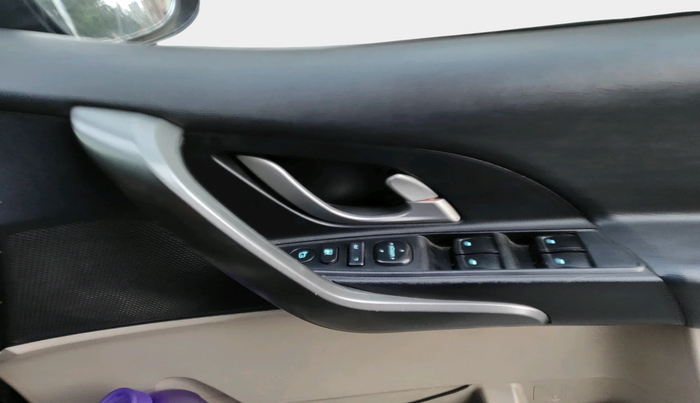 2016 Mahindra XUV500 W6, Diesel, Manual, 86,574 km, interior