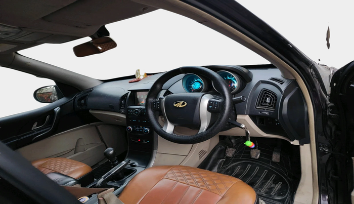 2016 Mahindra XUV500 W6, Diesel, Manual, 86,574 km, interior