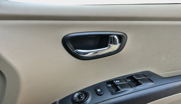 2012 Hyundai i10 MAGNA 1.2, Petrol, Manual, 31,758 km, interior