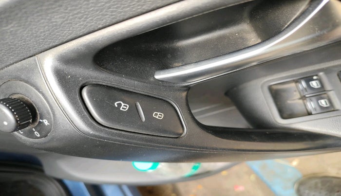 2017 Volkswagen Ameo COMFORTLINE 1.5L, Diesel, Manual, 1,24,958 km, interior