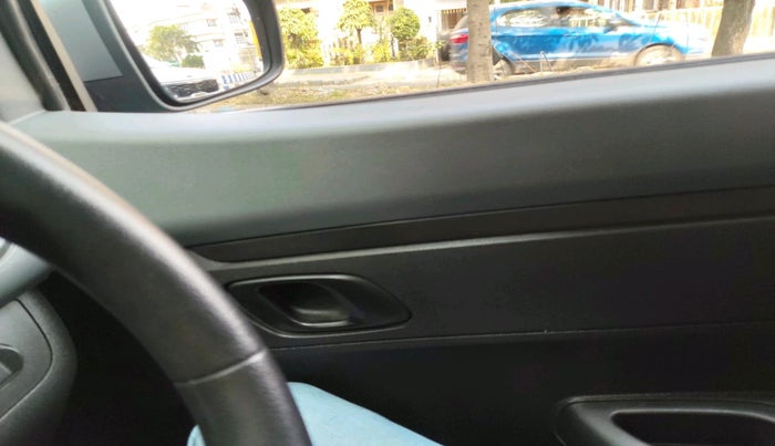 2021 Renault Kwid RXT 1.0 (O), Petrol, Manual, 23,603 km, interior