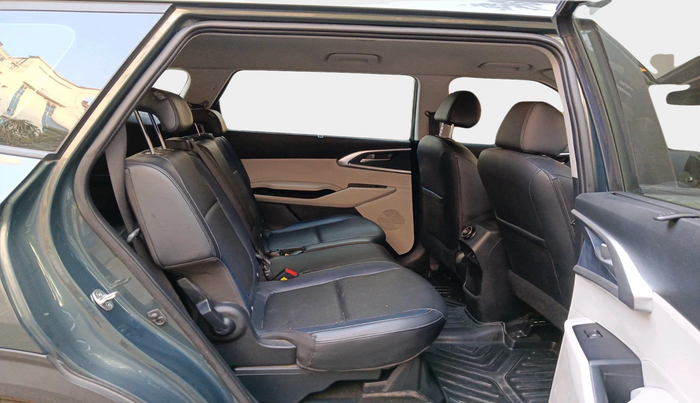 2024 KIA CARENS Premium (O) 1.5 Diesel MT 7 STR, Diesel, Manual, 10,901 km, interior