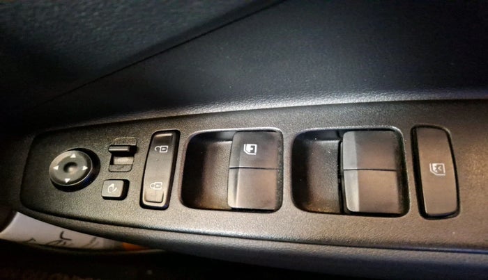 2022 Hyundai GRAND I10 NIOS SPORTZ 1.2 KAPPA VTVT DUAL TONE, Petrol, Manual, 12,839 km, interior