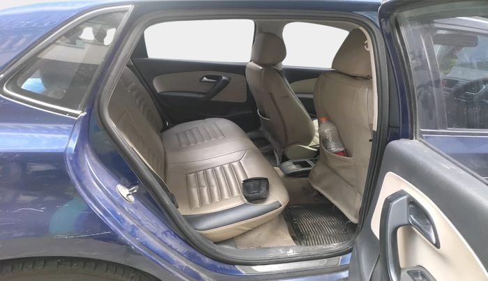 2014 Volkswagen Polo HIGHLINE1.5L, Diesel, Manual, 1,69,025 km, interior