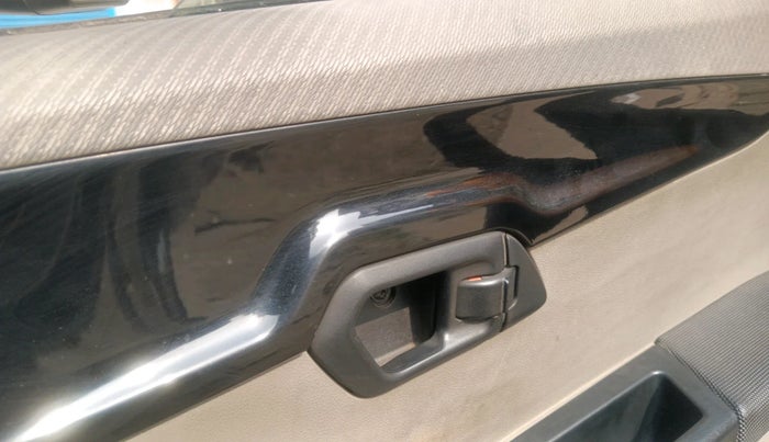 2016 Mahindra Kuv100 K8 6 STR, Petrol, Manual, 75,397 km, interior