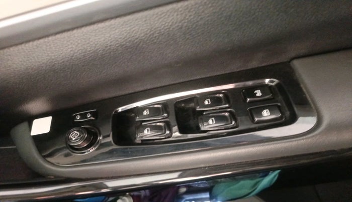 2024 Mahindra XUV700 AX 7 LUXURY D AT 7 STR, Diesel, Automatic, 7,595 km, interior