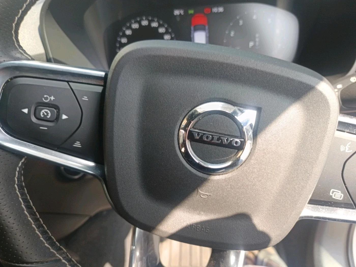 2021 Volvo XC 40 T4 R Design, Petrol, Automatic, 21,332 km, interior