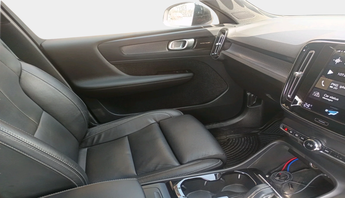 2021 Volvo XC 40 T4 R Design, Petrol, Automatic, 21,332 km, interior