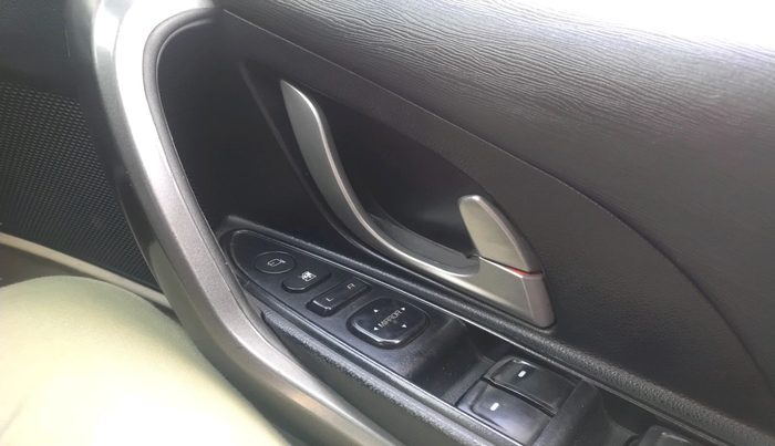 2016 Mahindra XUV500 W6, Diesel, Manual, 88,867 km, interior