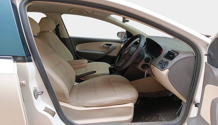 2010 Volkswagen Vento TRENDLINE 1.6, Petrol, Manual, 1,08,401 km, interior