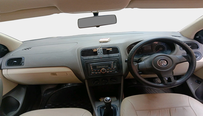 2010 Volkswagen Vento TRENDLINE 1.6, Petrol, Manual, 1,08,401 km, interior