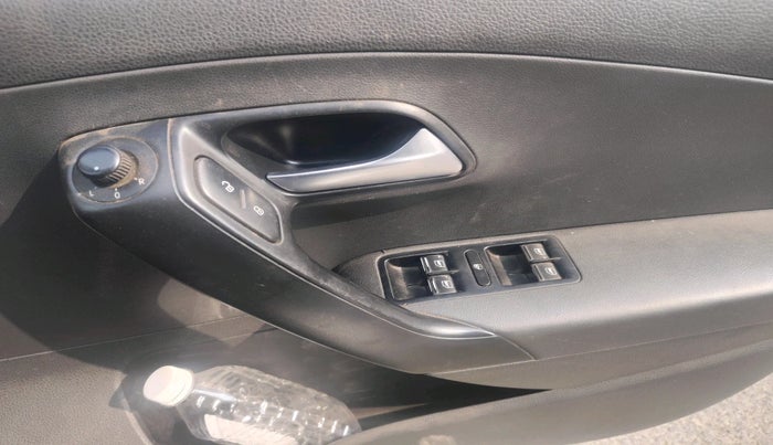 2014 Volkswagen Polo COMFORTLINE 1.2L, Petrol, Manual, 71,253 km, interior