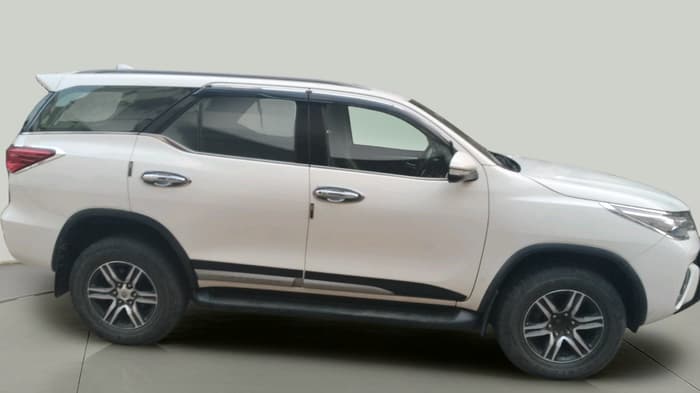 2017 Toyota Fortuner 2.8 4X2 MT, Diesel, Manual, 34,751 km, exterior
