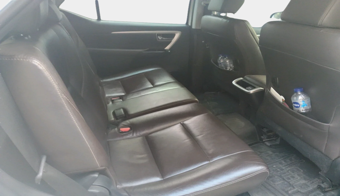 2017 Toyota Fortuner 2.8 4X2 MT, Diesel, Manual, 34,751 km, interior