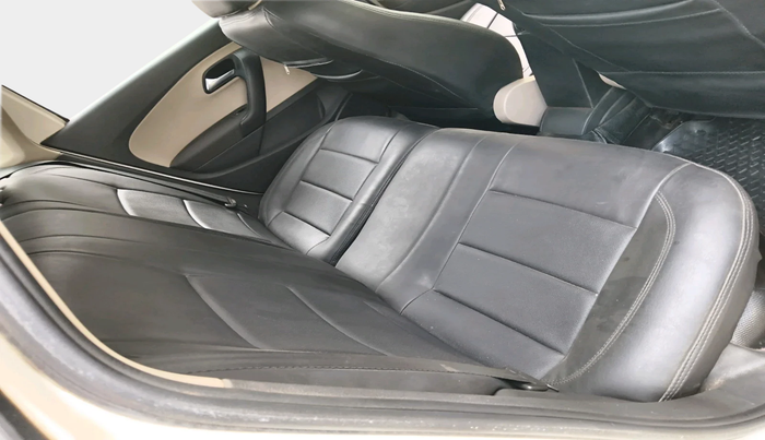 2011 Volkswagen Polo HIGHLINE 1.6L, Petrol, Manual, 1,20,090 km, interior