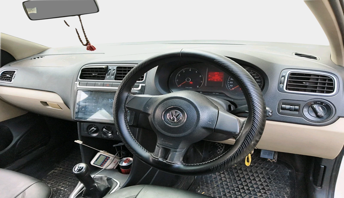 2011 Volkswagen Polo HIGHLINE 1.6L, Petrol, Manual, 1,20,090 km, interior