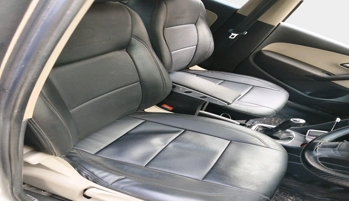 2011 Volkswagen Polo HIGHLINE 1.6L, Petrol, Manual, 1,20,090 km, interior