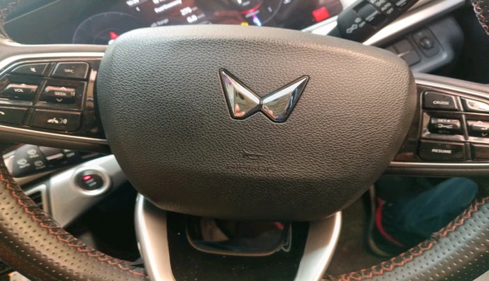 2023 Mahindra XUV700 AX 7 P AT 7 STR, Petrol, Automatic, 23,245 km, interior