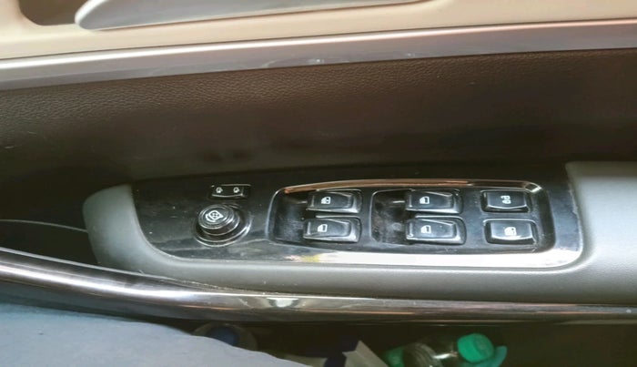 2023 Mahindra XUV700 AX 7 P AT 7 STR, Petrol, Automatic, 23,245 km, interior