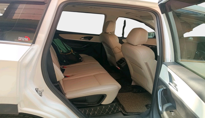 2023 Mahindra XUV700 AX 7 P AT 7 STR, Petrol, Automatic, 23,245 km, interior