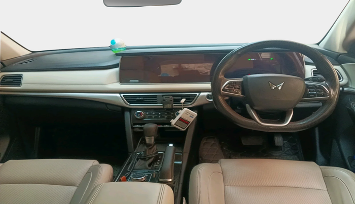 2023 Mahindra XUV700 AX 7 P AT 7 STR, Petrol, Automatic, 23,245 km, interior