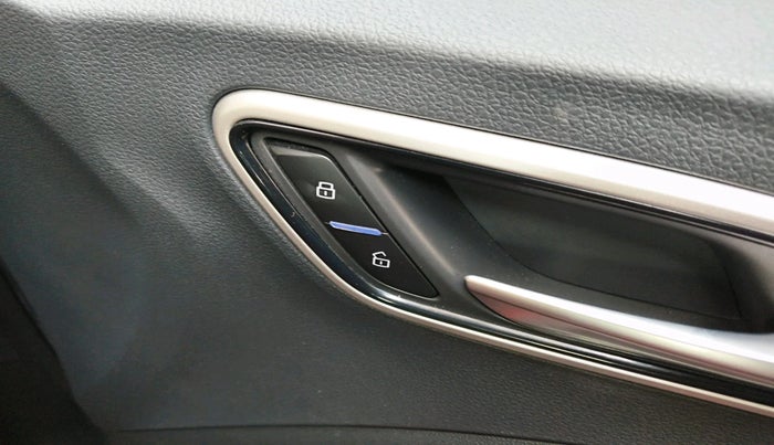 2022 MG ASTOR SAVVY 1.3 TURBO AT S RED, Petrol, Automatic, 16,691 km, interior