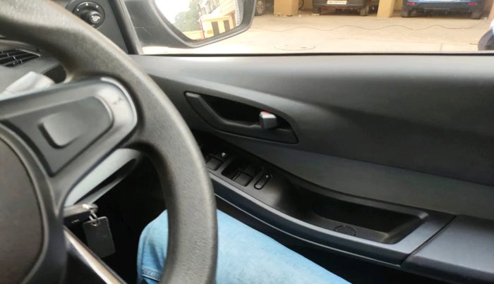 2023 Tata Tiago XT PETROL, Petrol, Manual, 34,870 km, interior