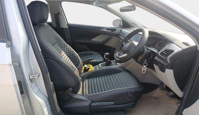 2024 Volkswagen TAIGUN HIGHLINE 1.0 TSI MT, Petrol, Manual, 19,976 km, interior