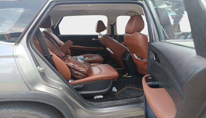 2020 MG HECTOR PLUS SMART 2.0 DIESEL TURBO MT 6-STR, Diesel, Manual, 1,15,080 km, interior