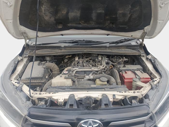 2017 Toyota Innova Crysta 2.4 G 8 STR, Diesel, Manual, 1,48,316 km, exterior