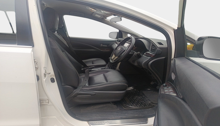 2017 Toyota Innova Crysta 2.4 G 8 STR, Diesel, Manual, 1,48,316 km, interior