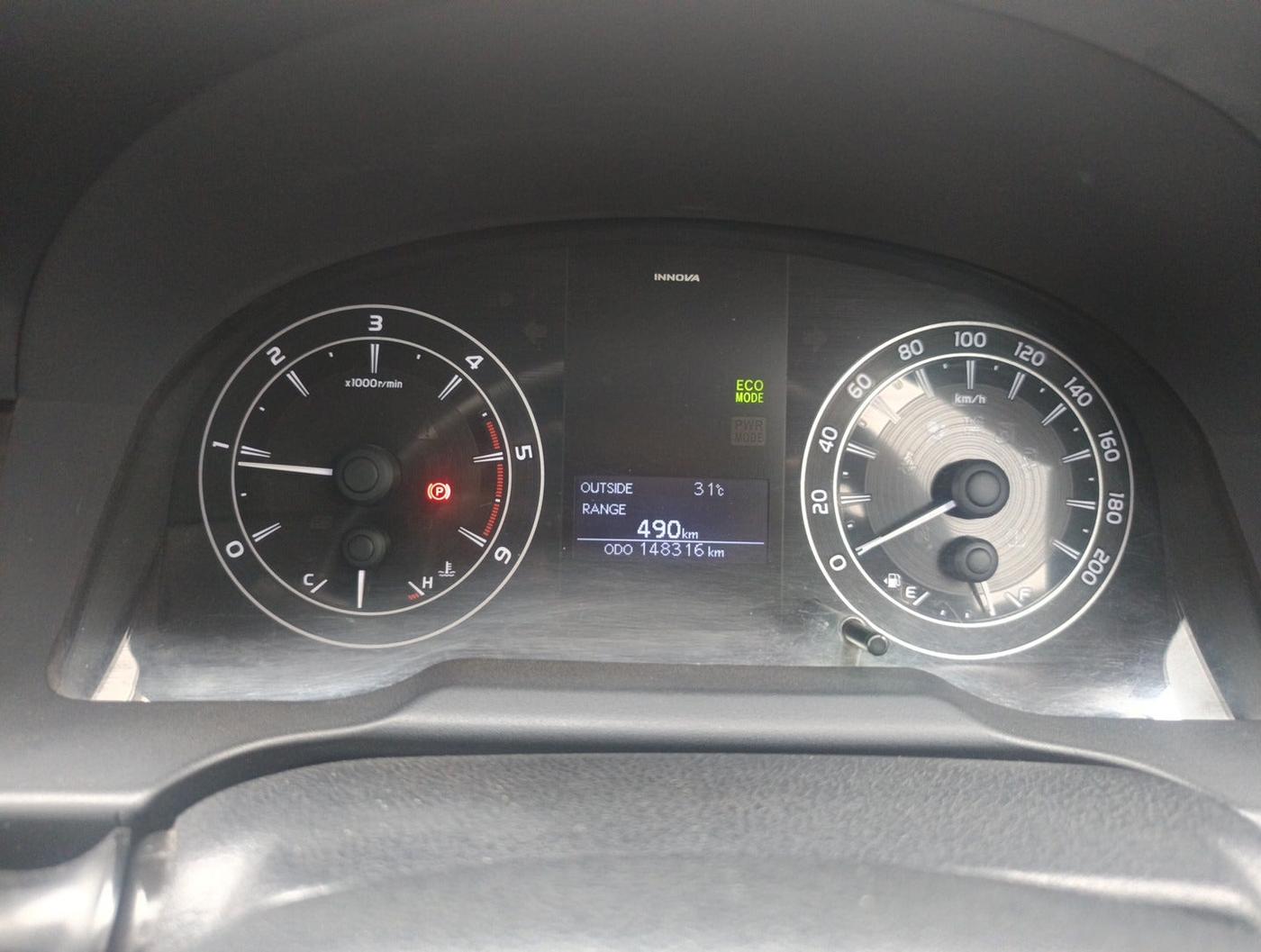 2017 Toyota Innova Crysta 2.4 G 8 STR, Diesel, Manual, 1,48,316 km, interior