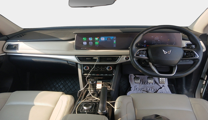 2021 Mahindra XUV700 AX 7 P MT 7 STR, Petrol, Manual, 36,013 km, interior