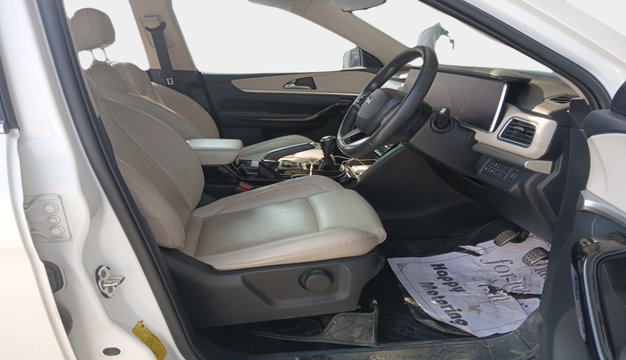 2021 Mahindra XUV700 AX 7 P MT 7 STR, Petrol, Manual, 36,013 km, interior