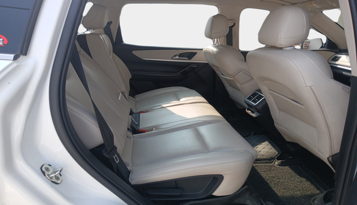 2021 Mahindra XUV700 AX 7 P MT 7 STR, Petrol, Manual, 36,013 km, interior