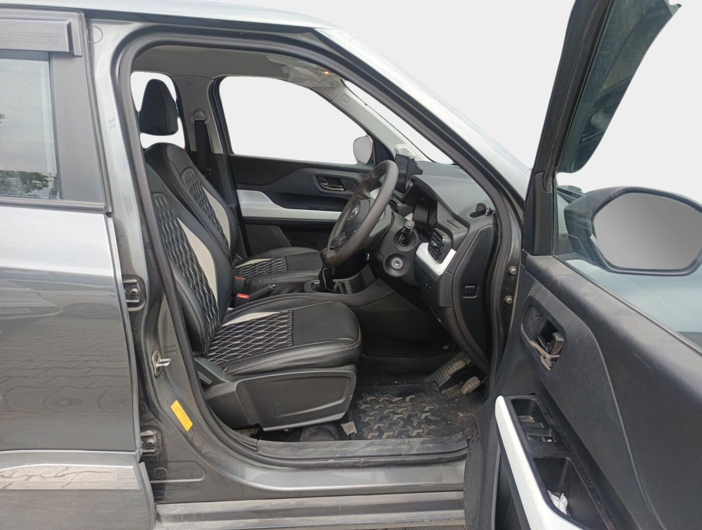 2023 Tata PUNCH PURE MT, Petrol, Manual, 17,504 km, interior