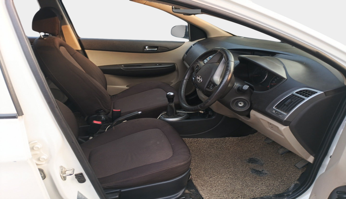2014 Hyundai i20 SPORTZ 1.2, Petrol, Manual, 56,553 km, interior